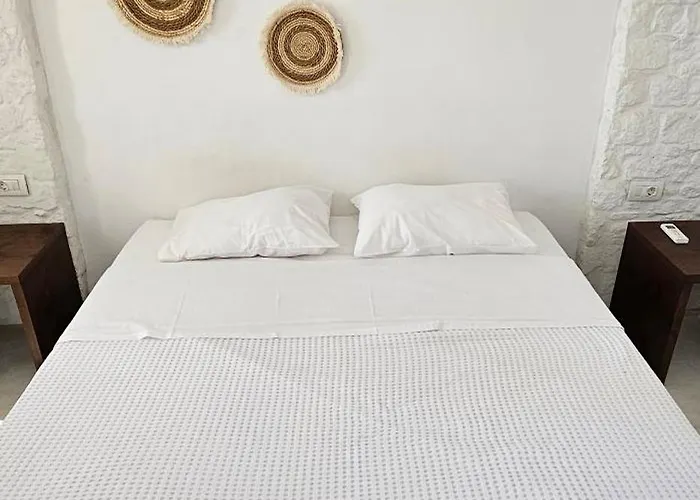 Ήσυχο Κυκλαδίτικο Δωμάτιο Total White N2 Plintri